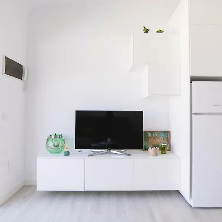 Deluxe Apartment. 50 Meters Apartment *