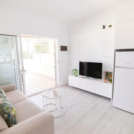 Deluxe Apartment. 50 Meters *